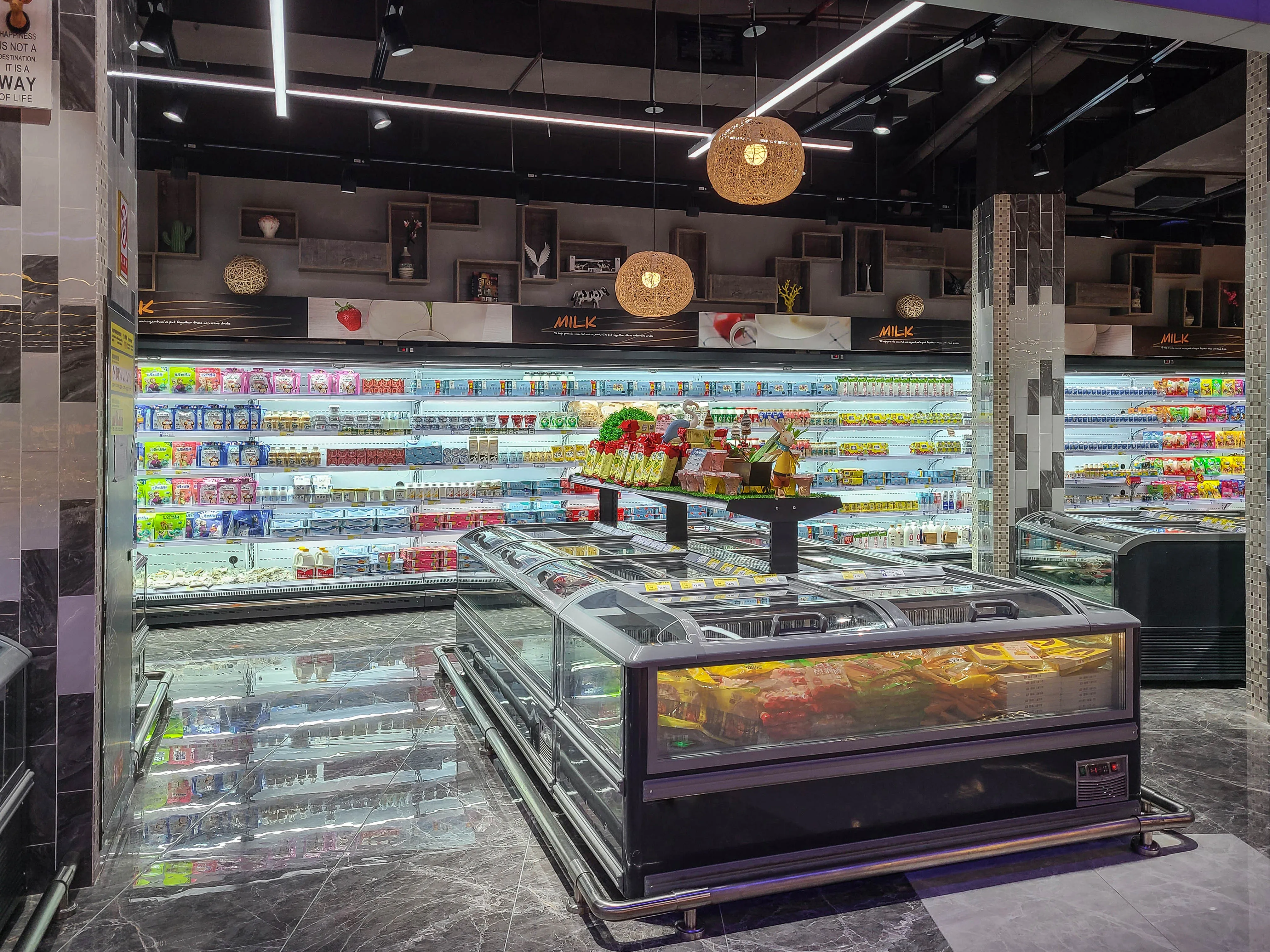Transparent Wide Island Freezer view 3
