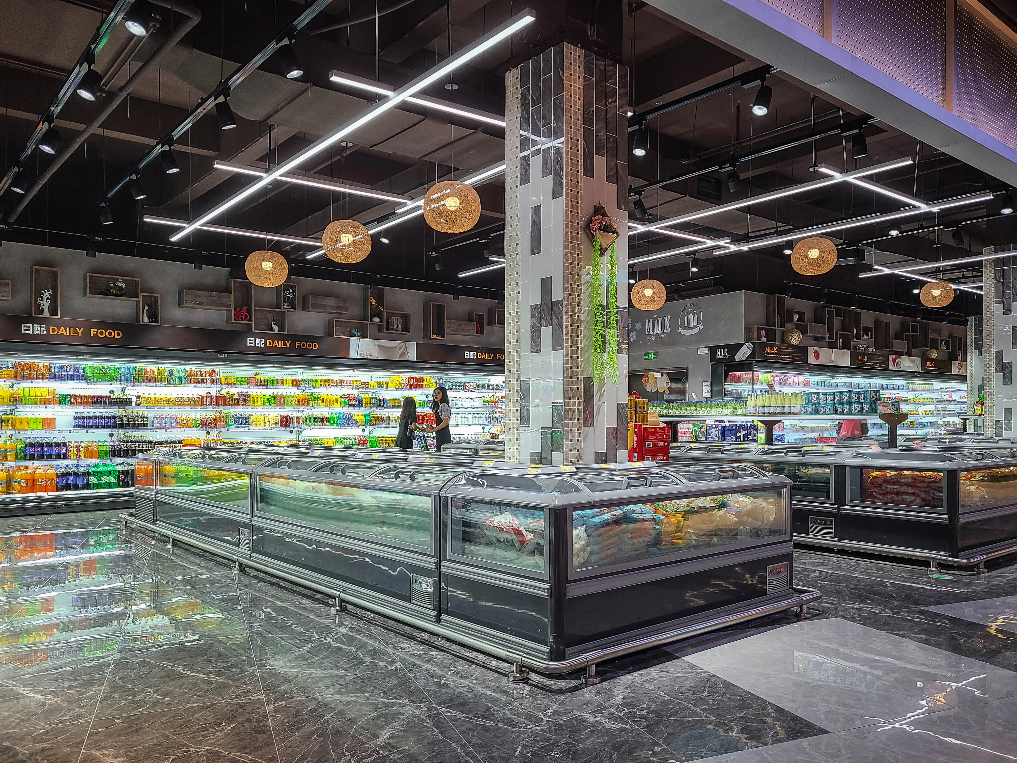 Transparent Wide Island Freezer view 16