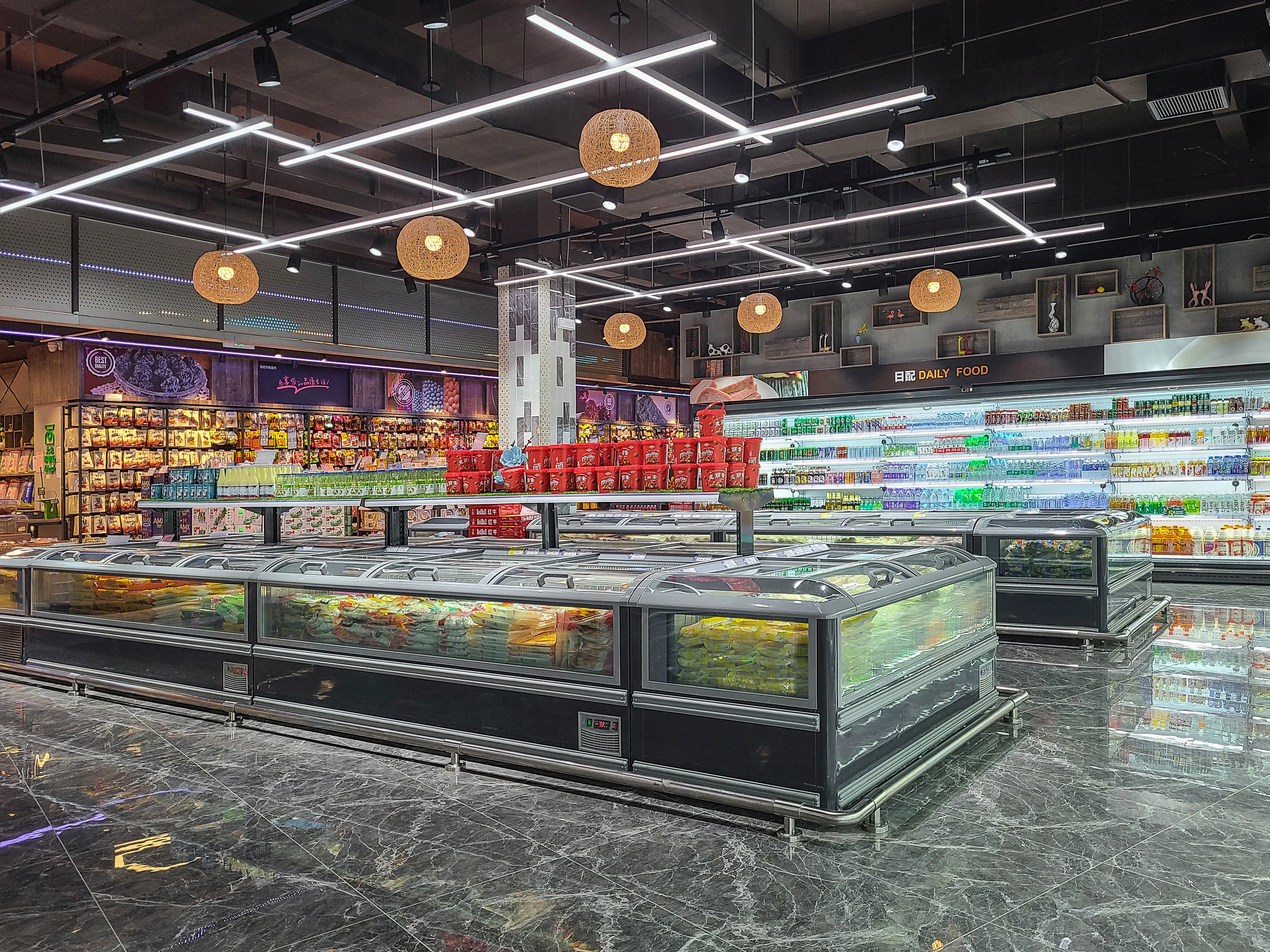 Transparent Wide Island Freezer view 15