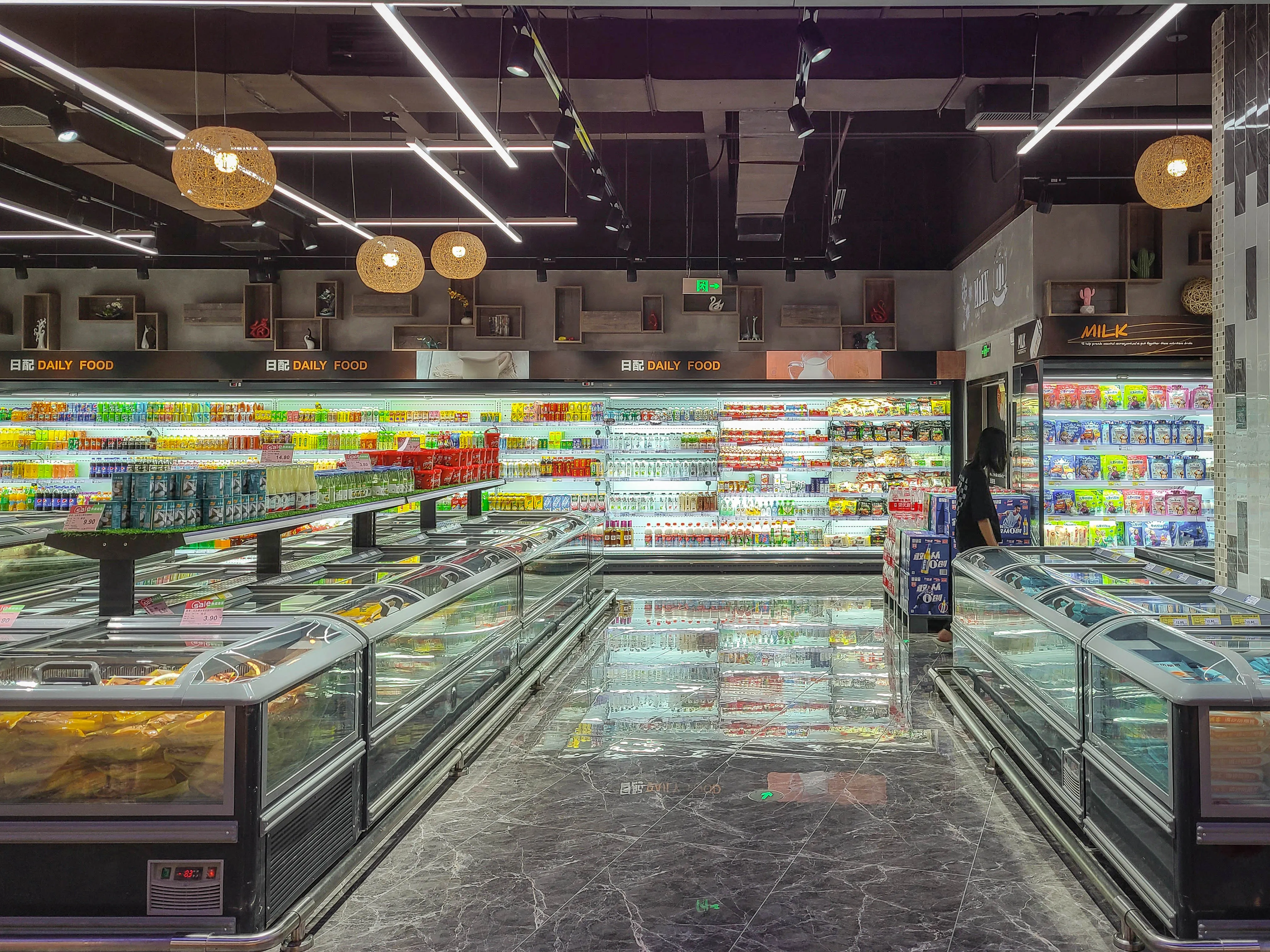 Transparent Wide Island Freezer view 6